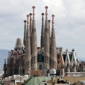 download The magnificent la sagrada familia church in Barcelona | city …
