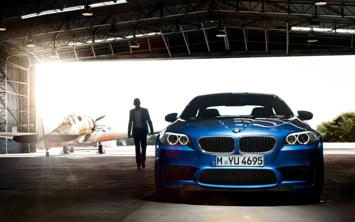 Wallpapers: 2012 BMW M5