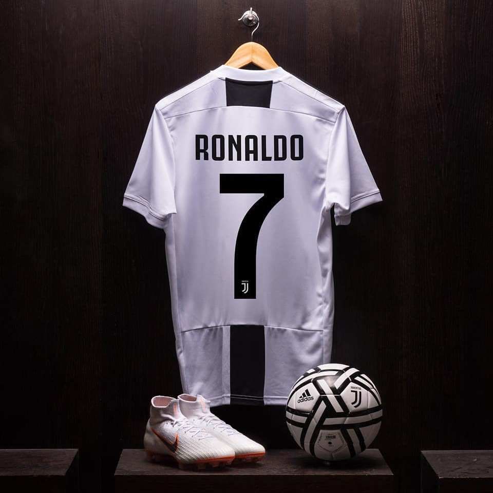 Cristiano Ronaldo jersey Juventus