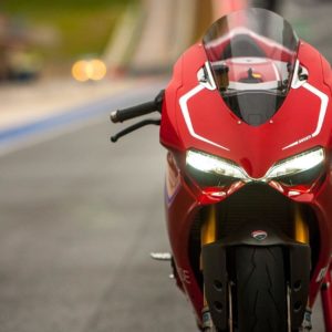 download Ducati 1199 Panigale R Fly By & Termignoni Exhaust Sound Test