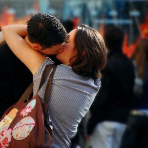 download 18+ Kissing Pictures Of love Couple | HD Kissing Wallpapers of Couples