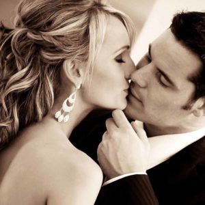 download Kissing Couple Wallpapers, Pictures, Images