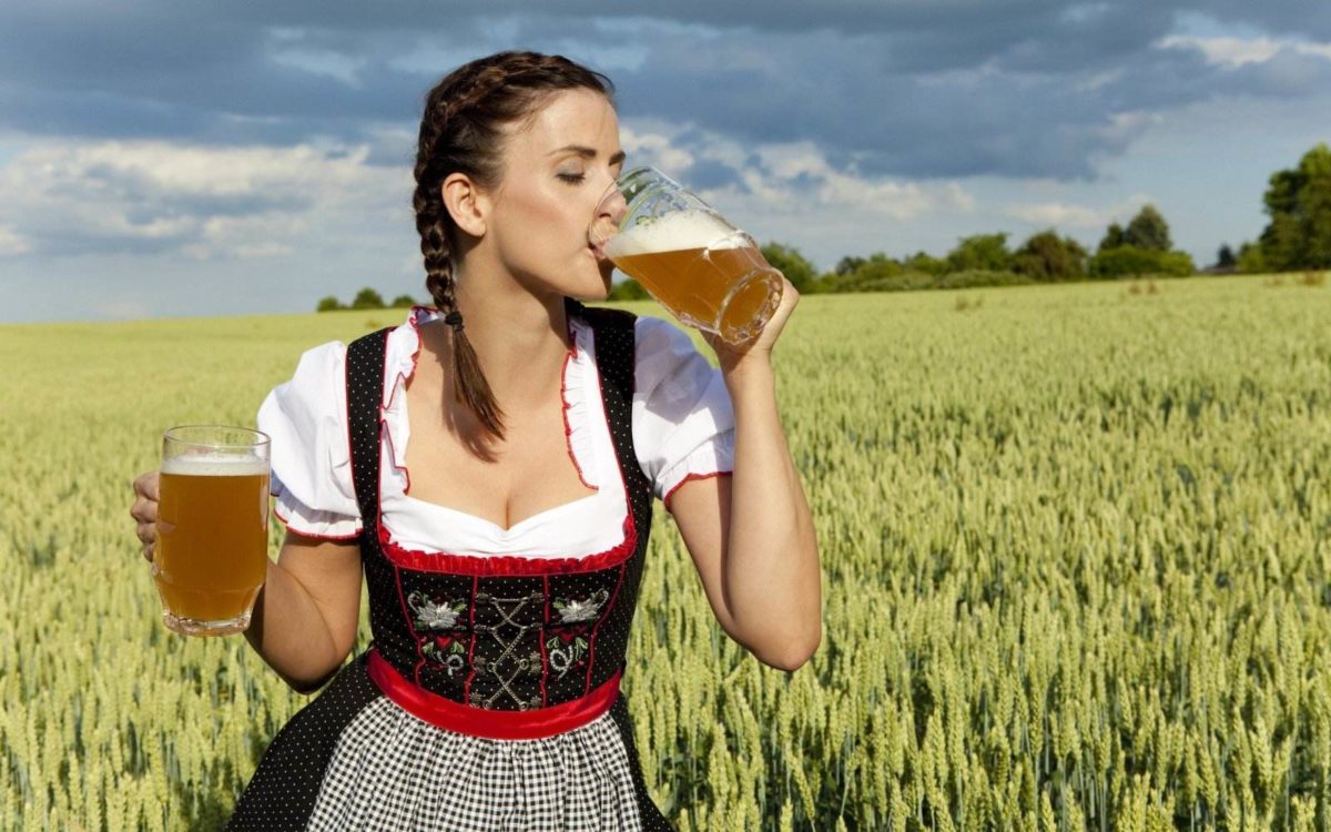 Download Oktoberfest Wallpapers in HD with hot Babe – 2016