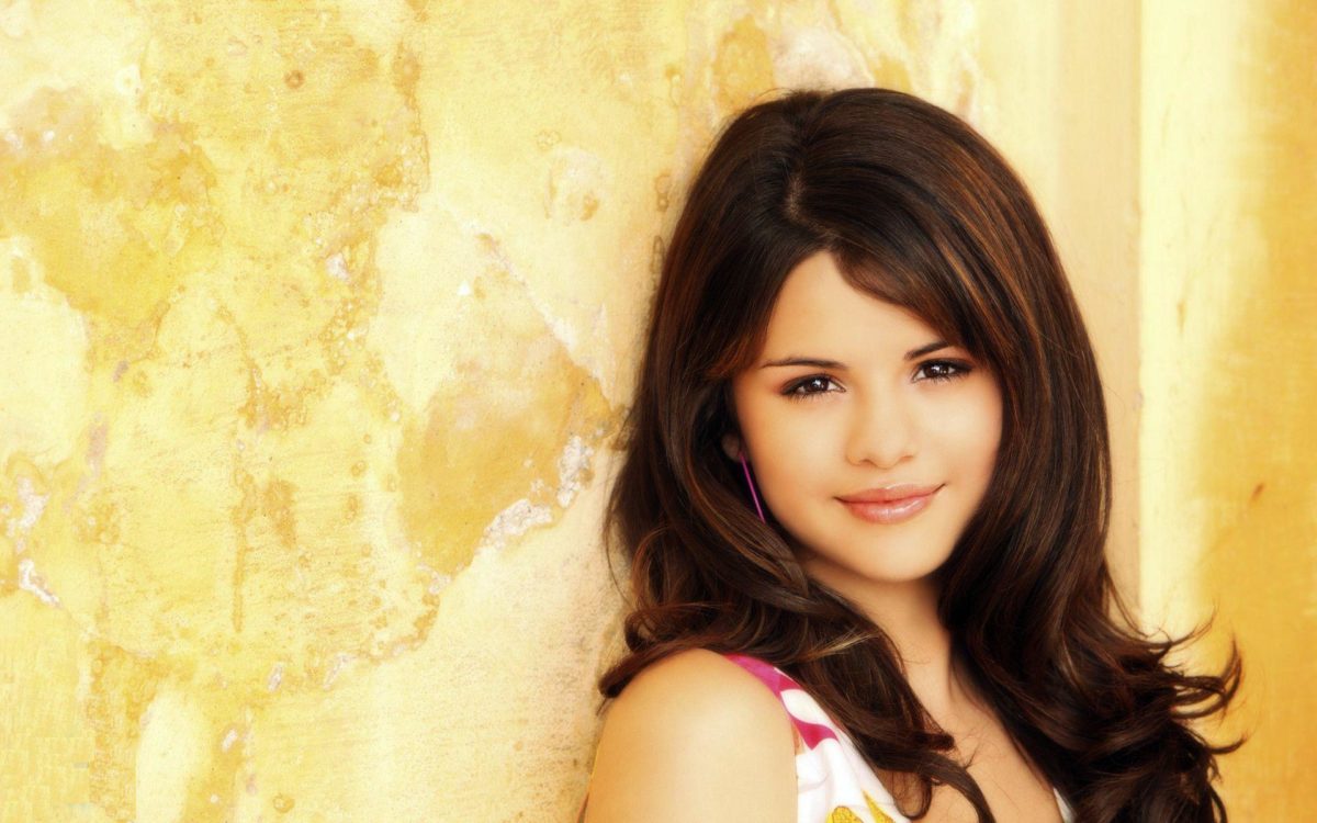 FunMozar – Beautiful Wallpapers of Selena Gomez