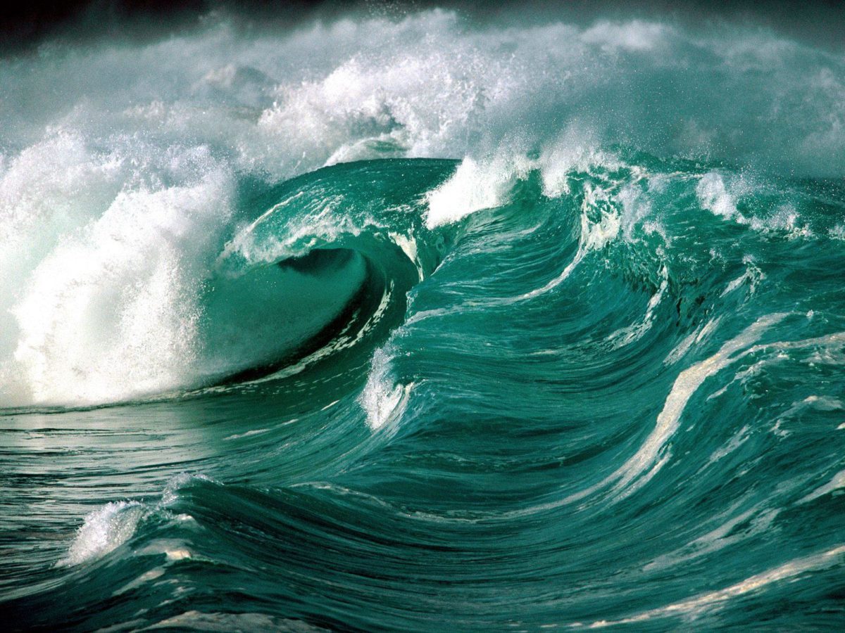 Tsunami waves on ocean free desktop background – free wallpaper image